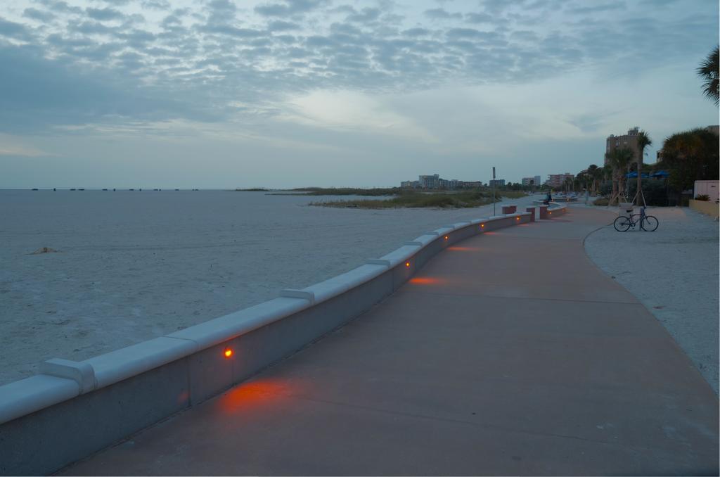 Page Terrace Beachfront Hotel St. Pete Beach Luaran gambar