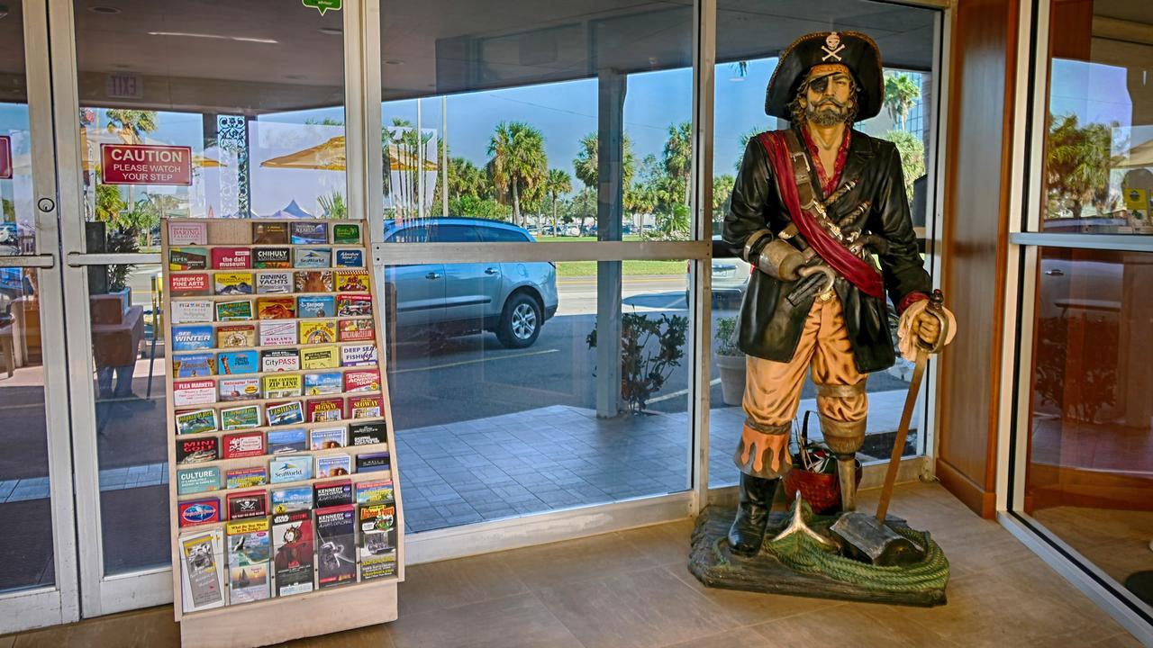 Page Terrace Beachfront Hotel St. Pete Beach Luaran gambar