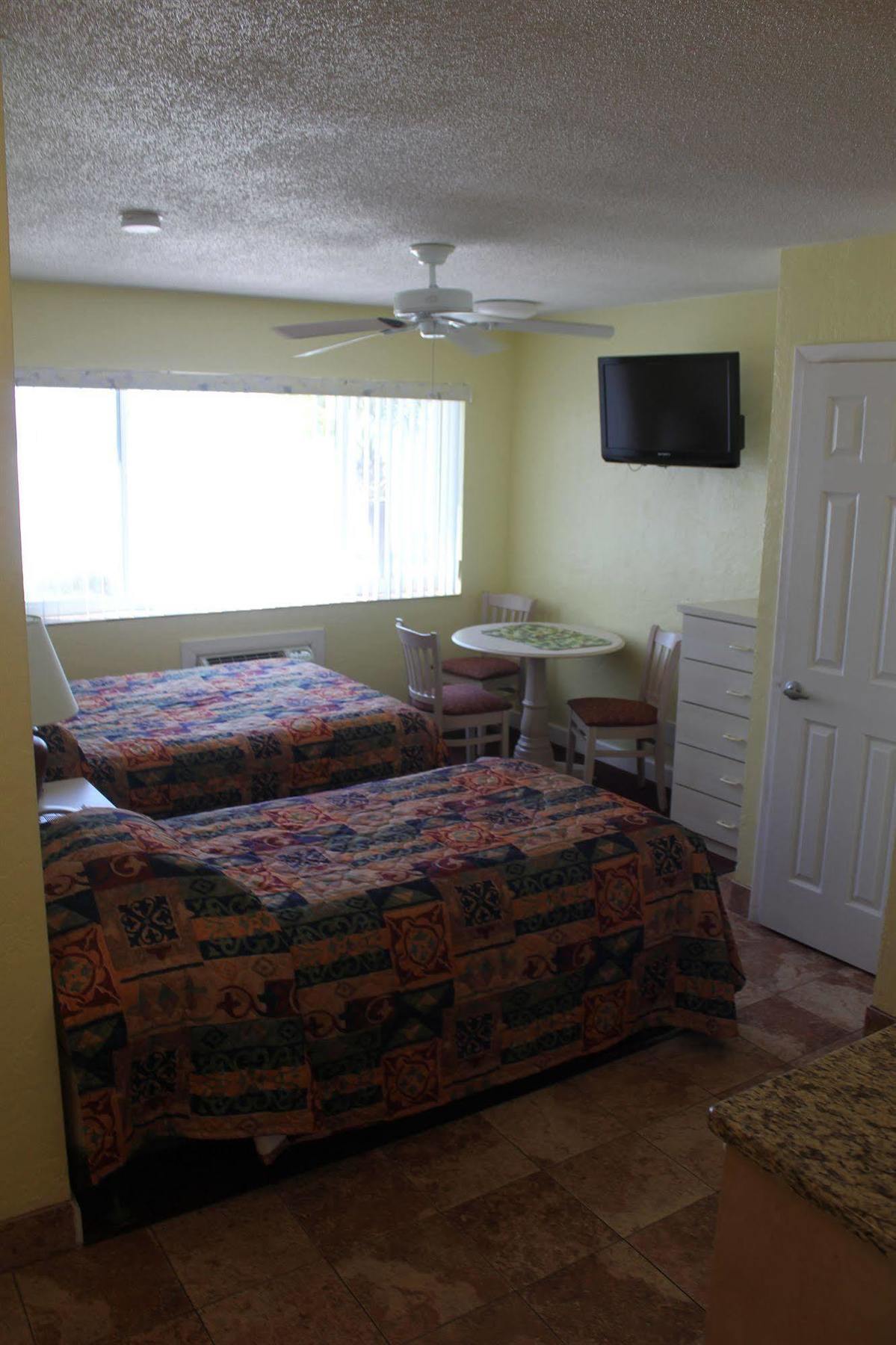 Page Terrace Beachfront Hotel St. Pete Beach Luaran gambar